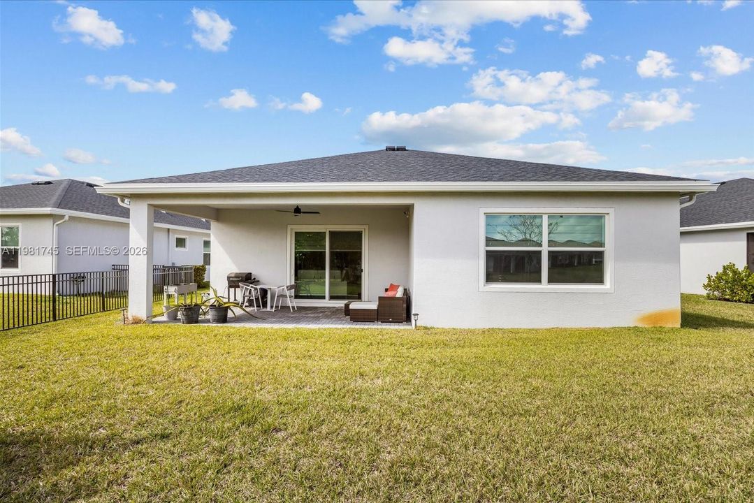 En Venta: $482,000 (3 camas, 3 baños, 2390 Pies cuadrados)
