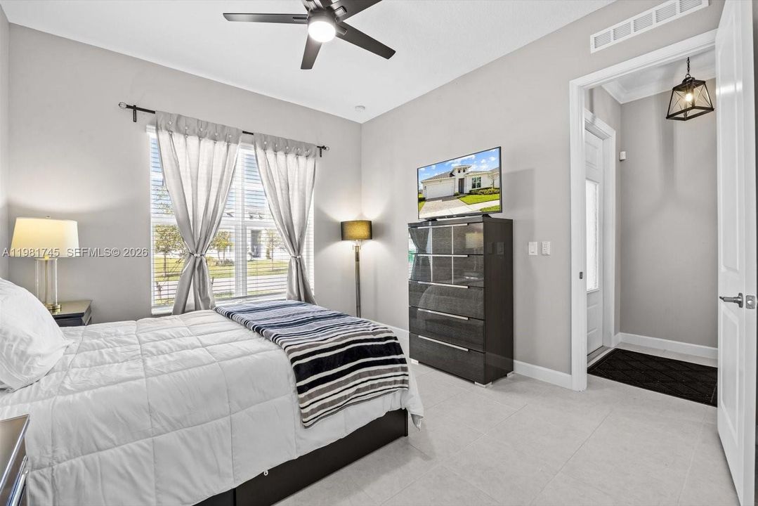 En Venta: $482,000 (3 camas, 3 baños, 2390 Pies cuadrados)