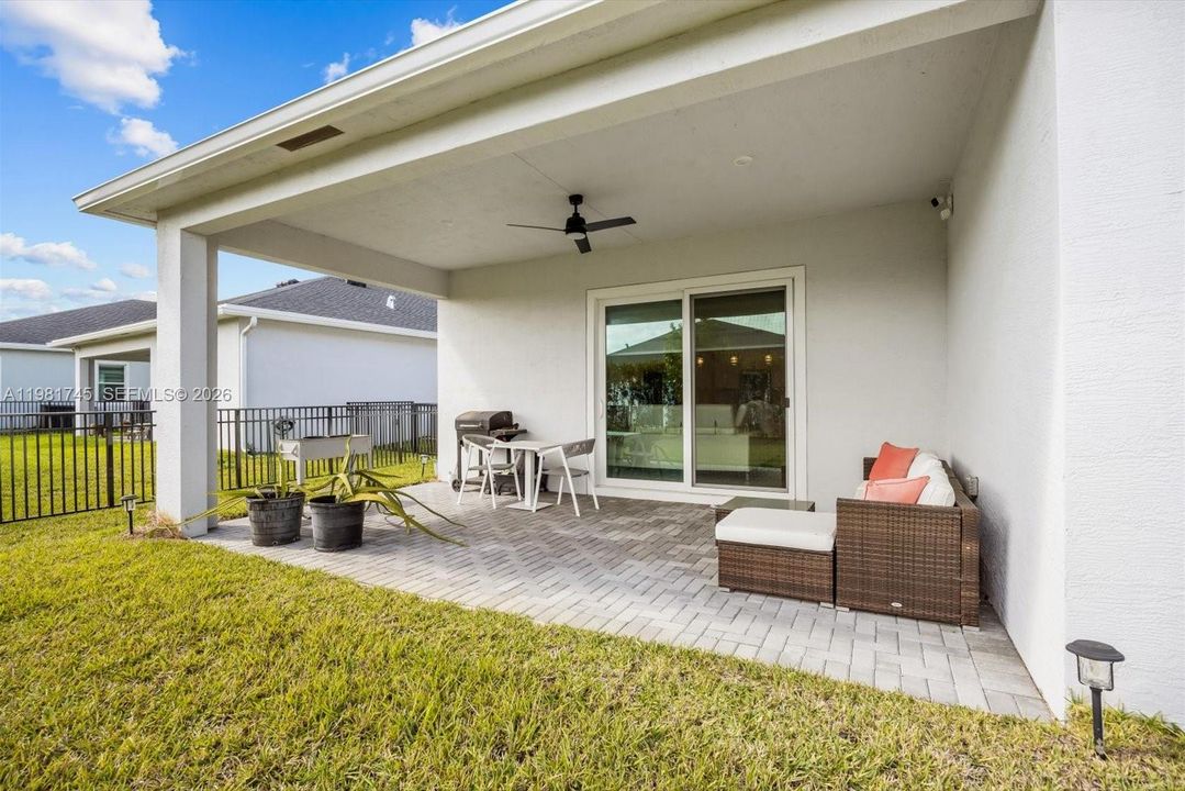 En Venta: $482,000 (3 camas, 3 baños, 2390 Pies cuadrados)