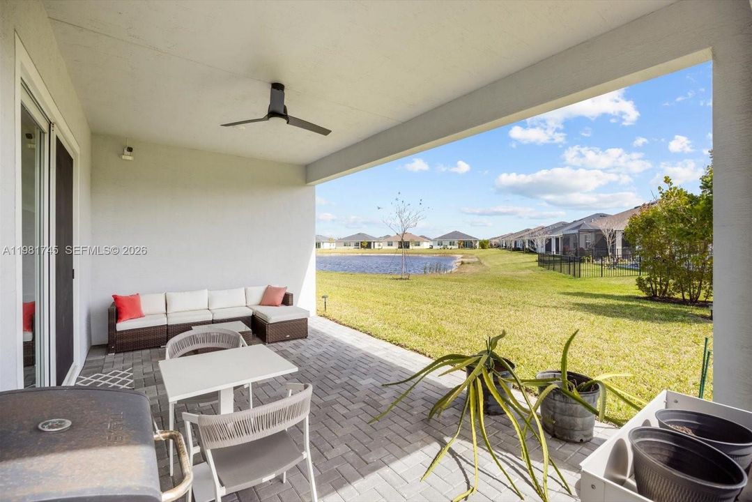 En Venta: $482,000 (3 camas, 3 baños, 2390 Pies cuadrados)