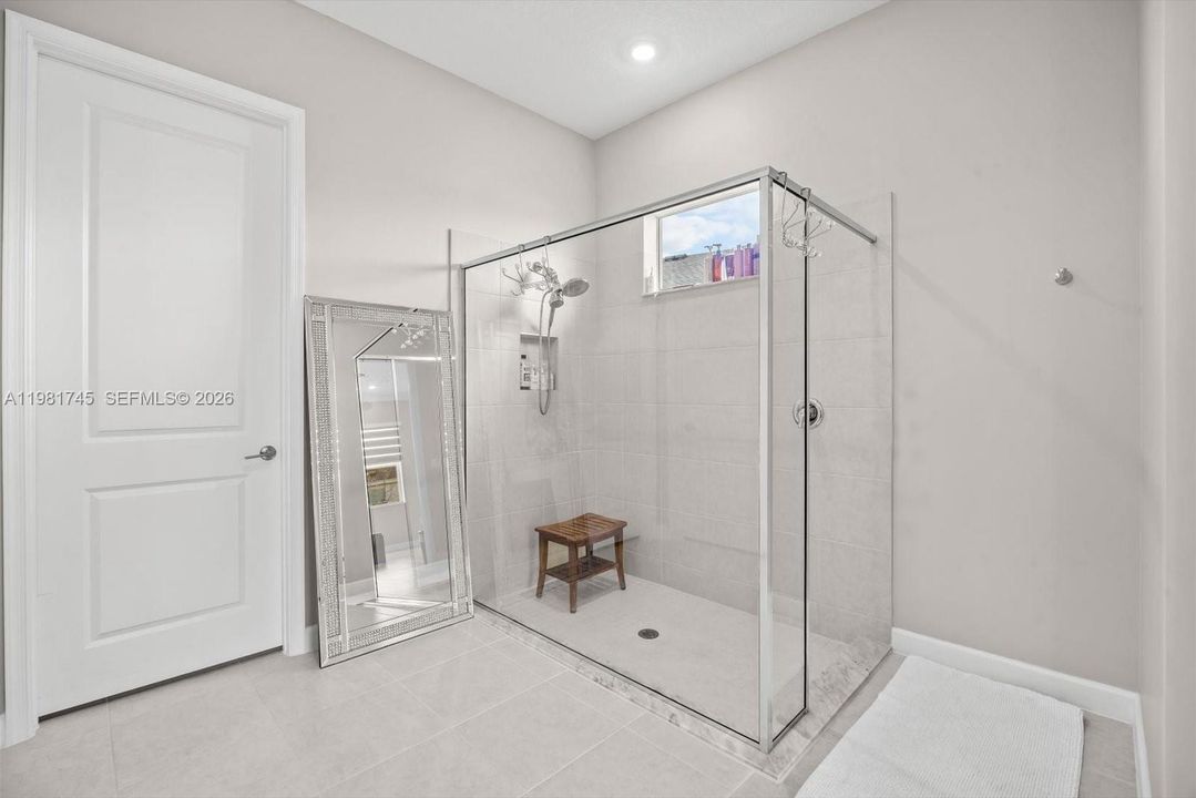 En Venta: $482,000 (3 camas, 3 baños, 2390 Pies cuadrados)