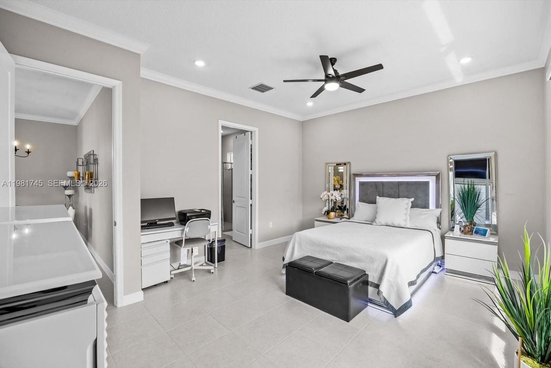 En Venta: $482,000 (3 camas, 3 baños, 2390 Pies cuadrados)