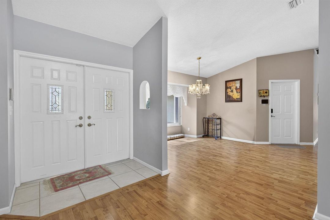 Entry / Dining