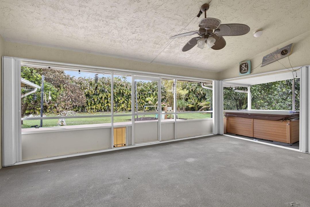 Enclosed Patio / Hot Tub