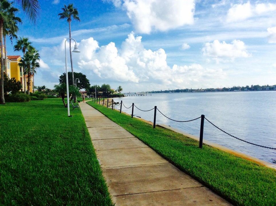 YACHT CLUB WALKWAY