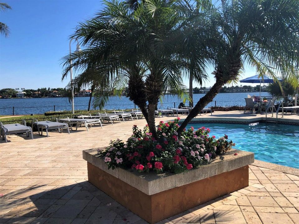 YACHT CLUB WATERFRONT