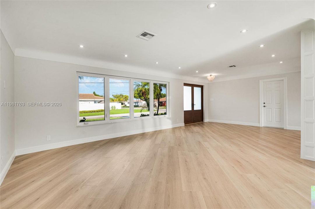 For Sale: $1,399,000 (3 beds, 2 baths, 2480 Square Feet)