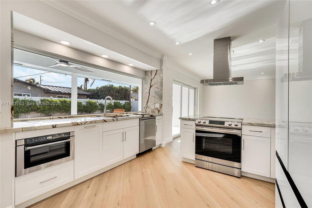 For Sale: $1,399,000 (3 beds, 2 baths, 2480 Square Feet)
