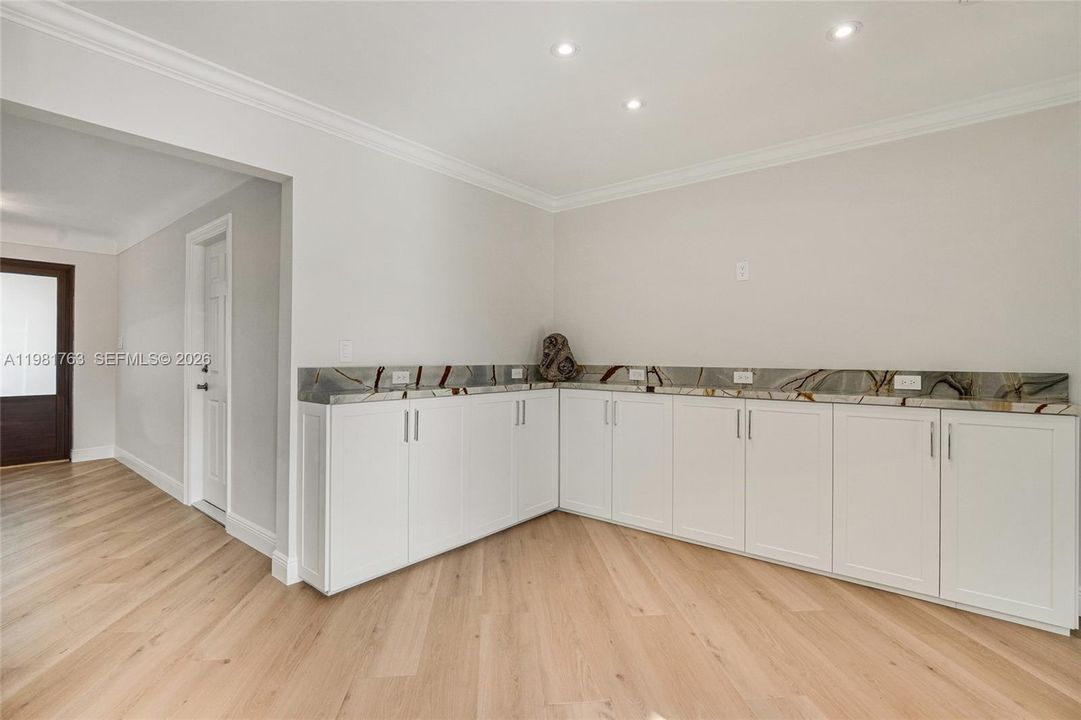 For Sale: $1,399,000 (3 beds, 2 baths, 2480 Square Feet)