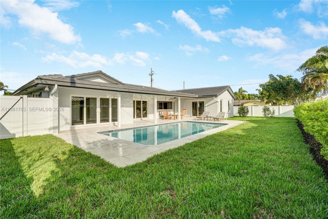 For Sale: $1,399,000 (3 beds, 2 baths, 2480 Square Feet)
