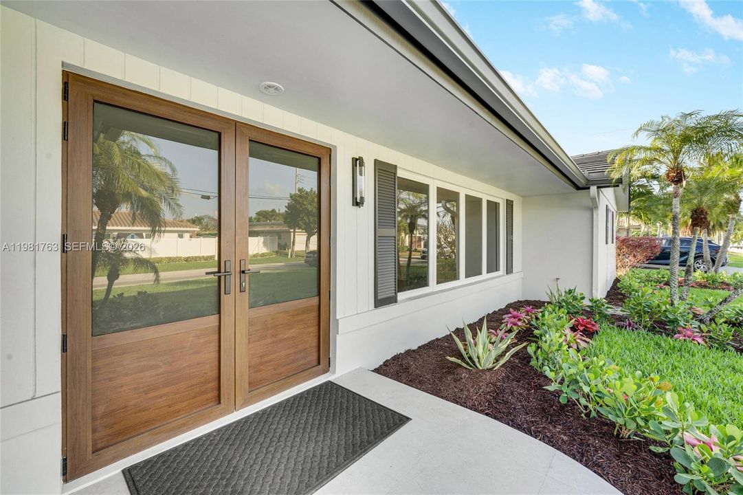 For Sale: $1,399,000 (3 beds, 2 baths, 2480 Square Feet)