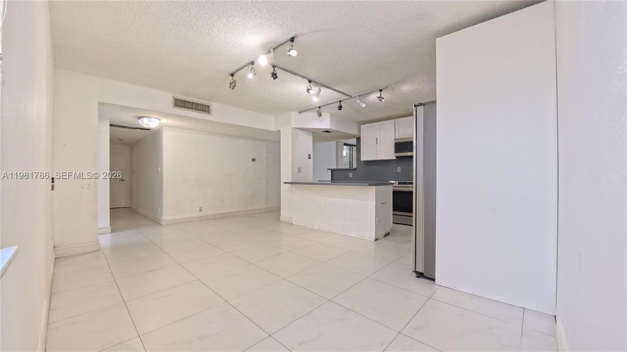 For Sale: $209,900 (3 beds, 2 baths, 1380 Square Feet)