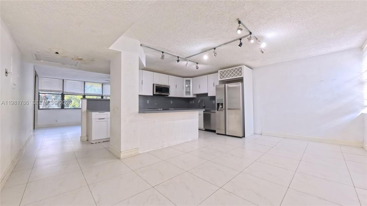 For Sale: $209,900 (3 beds, 2 baths, 1380 Square Feet)