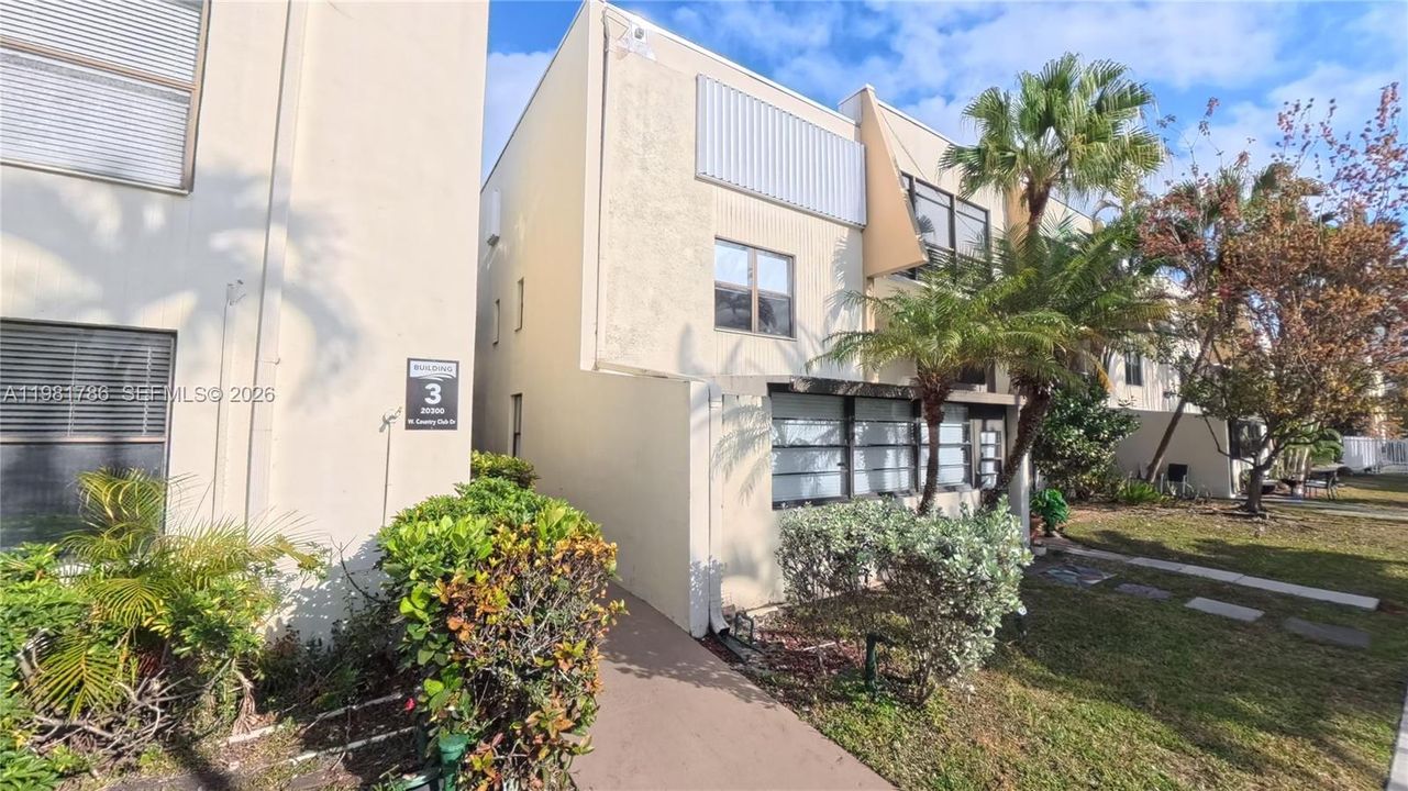 For Sale: $209,900 (3 beds, 2 baths, 1380 Square Feet)