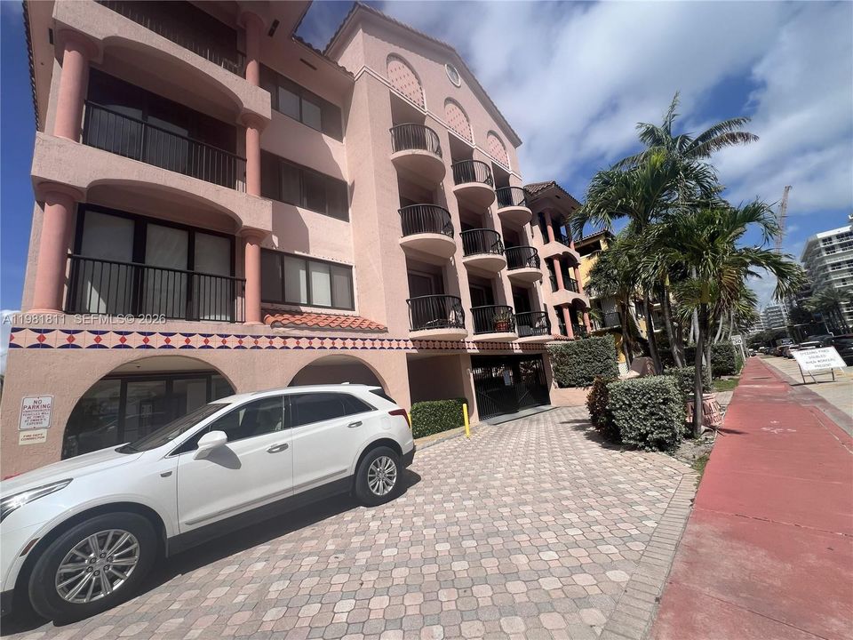 For Sale: $429,990 (2 beds, 2 baths, 1190 Square Feet)