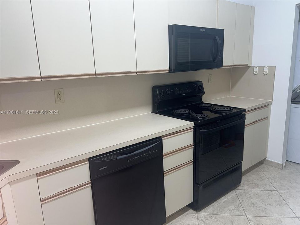 For Sale: $429,990 (2 beds, 2 baths, 1190 Square Feet)