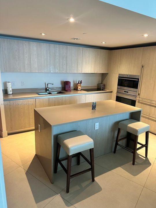 En Venta: $858,900 (2 camas, 2 baños, 1161 Pies cuadrados)