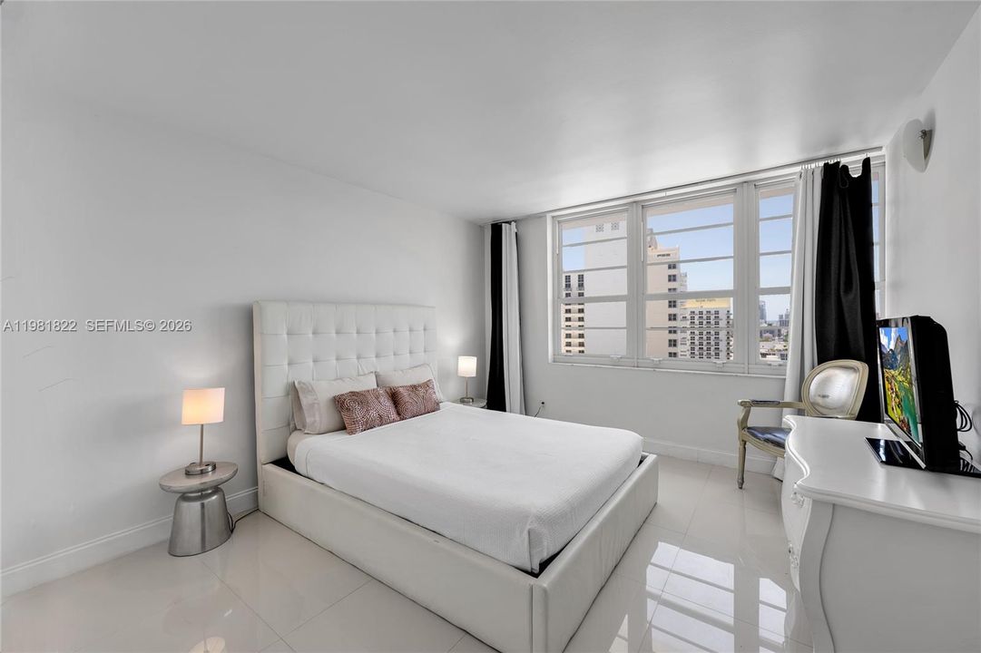 For Sale: $875,000 (2 beds, 2 baths, 1190 Square Feet)