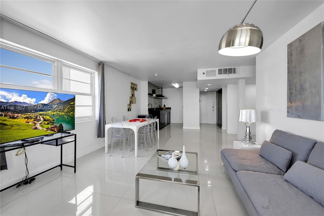 For Sale: $875,000 (2 beds, 2 baths, 1190 Square Feet)