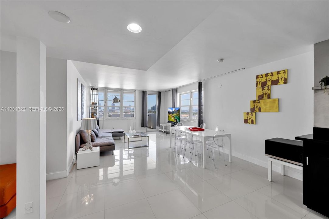 For Sale: $875,000 (2 beds, 2 baths, 1190 Square Feet)