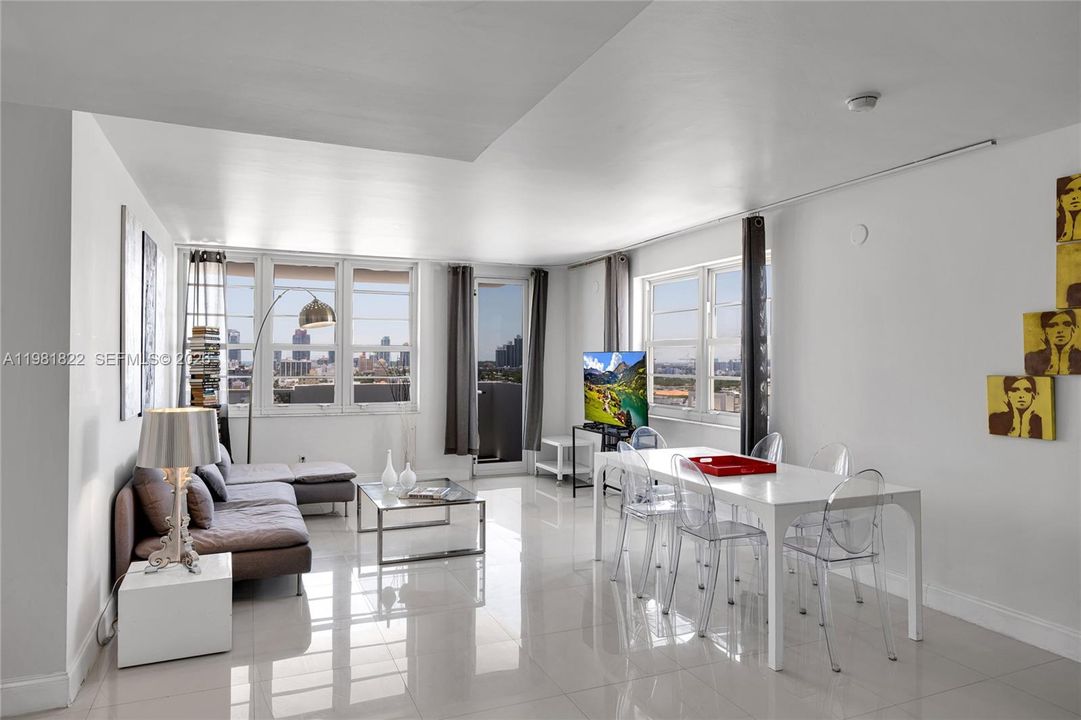 For Sale: $875,000 (2 beds, 2 baths, 1190 Square Feet)