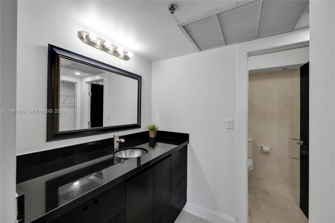For Sale: $875,000 (2 beds, 2 baths, 1190 Square Feet)