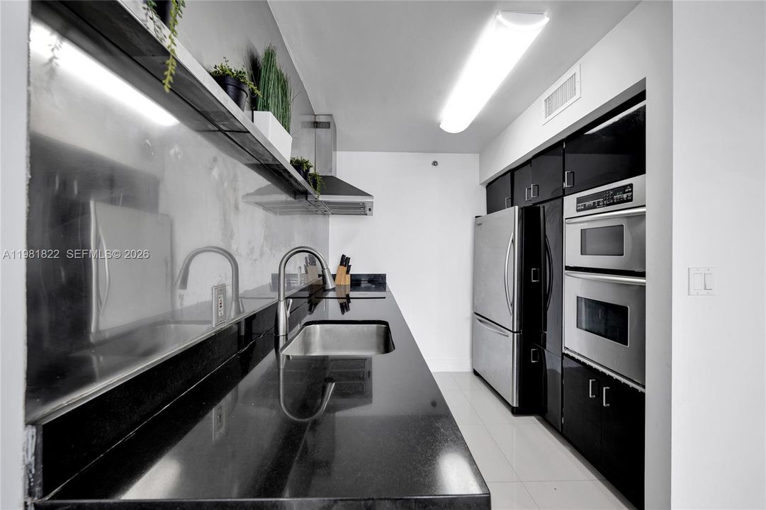 For Sale: $875,000 (2 beds, 2 baths, 1190 Square Feet)