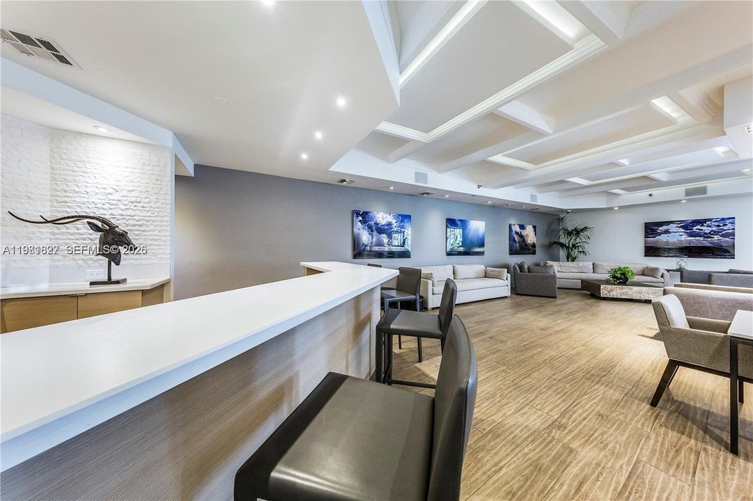 For Sale: $875,000 (2 beds, 2 baths, 1190 Square Feet)