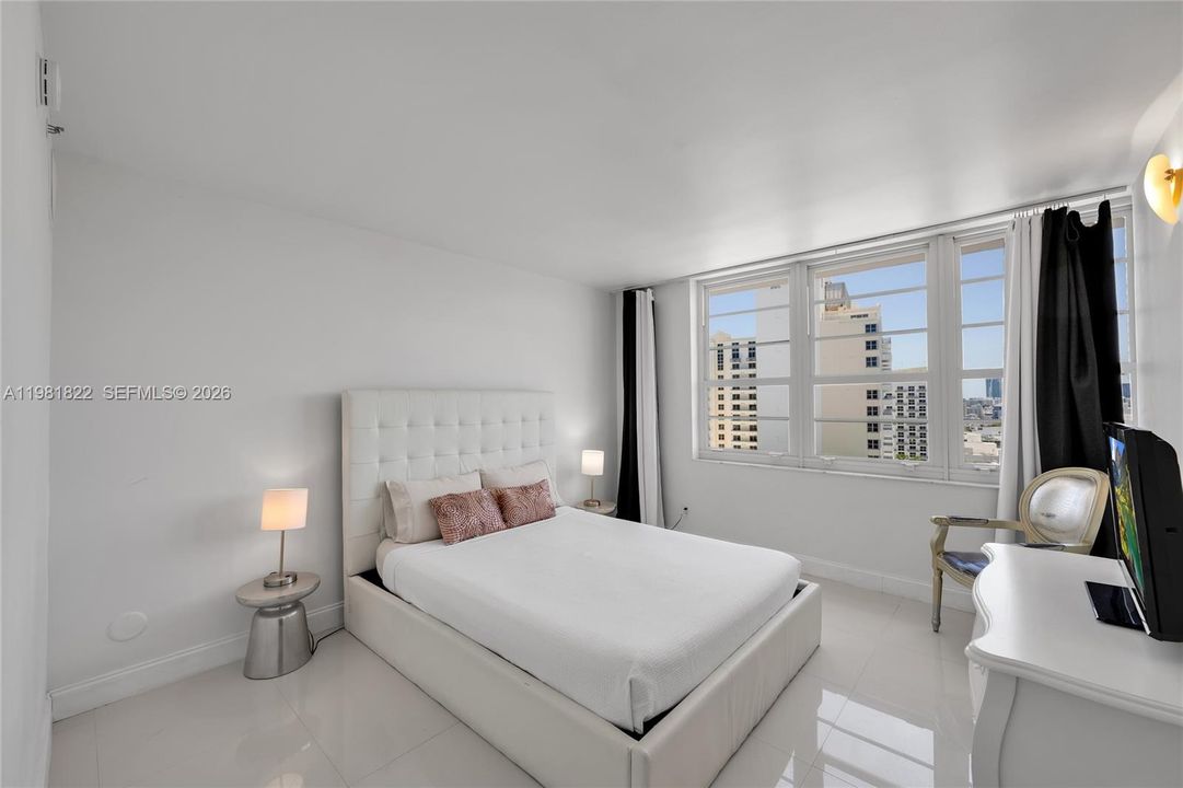 For Sale: $875,000 (2 beds, 2 baths, 1190 Square Feet)