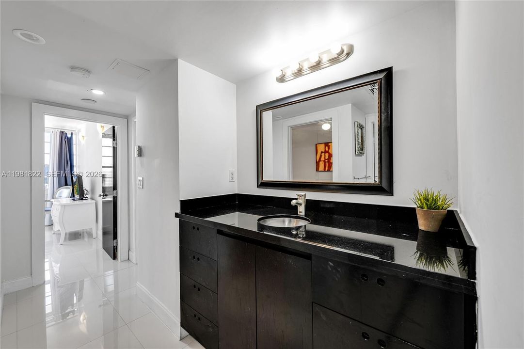 For Sale: $875,000 (2 beds, 2 baths, 1190 Square Feet)