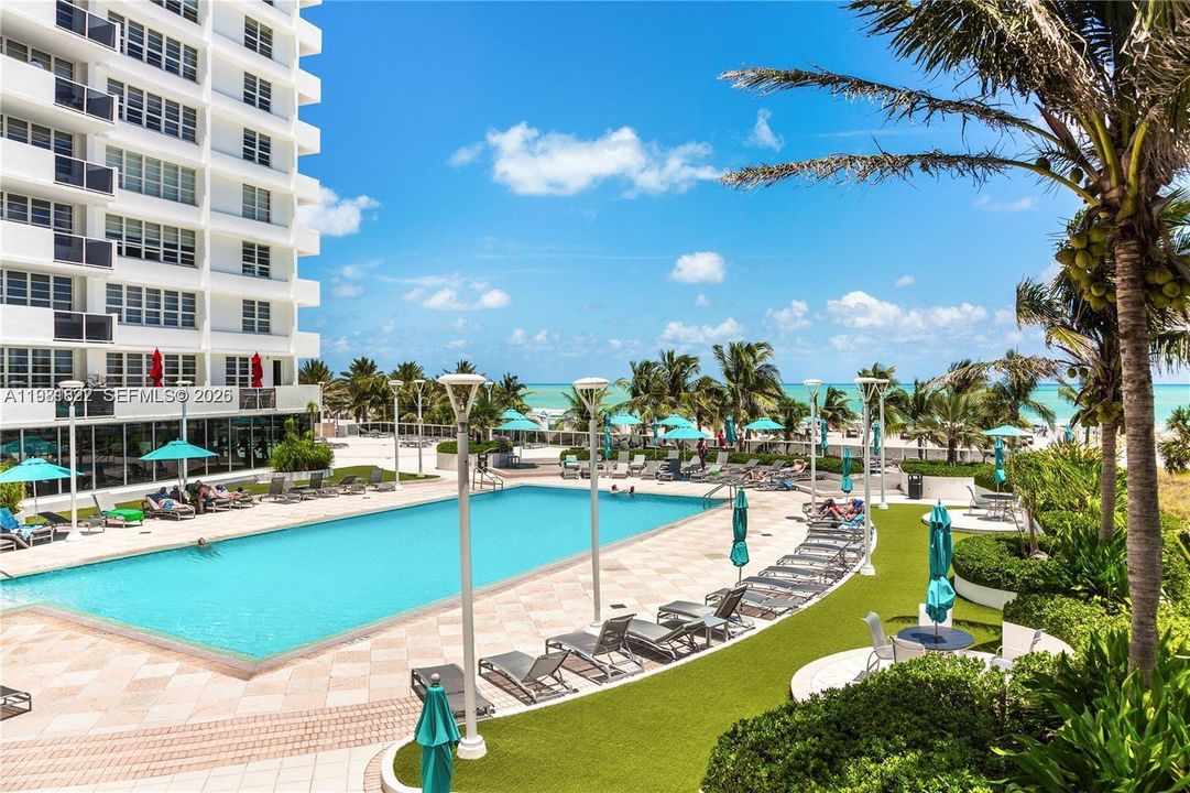 For Sale: $875,000 (2 beds, 2 baths, 1190 Square Feet)