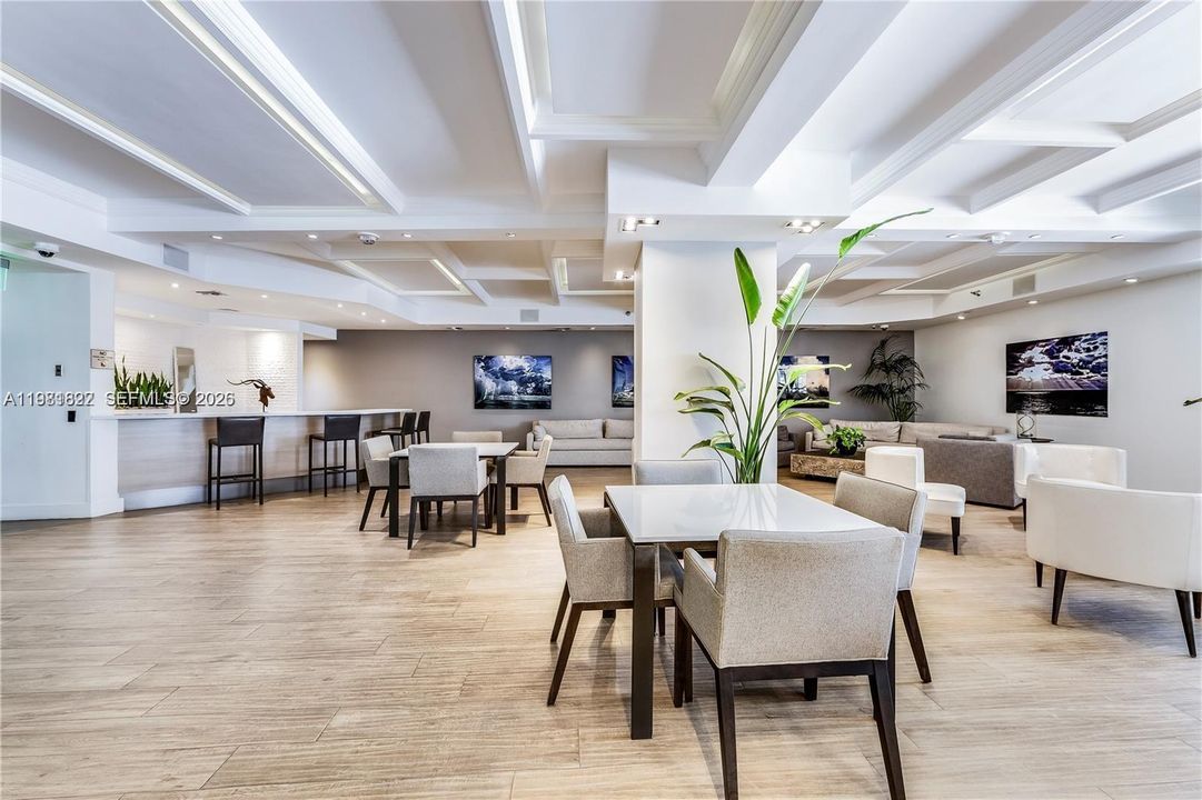For Sale: $875,000 (2 beds, 2 baths, 1190 Square Feet)