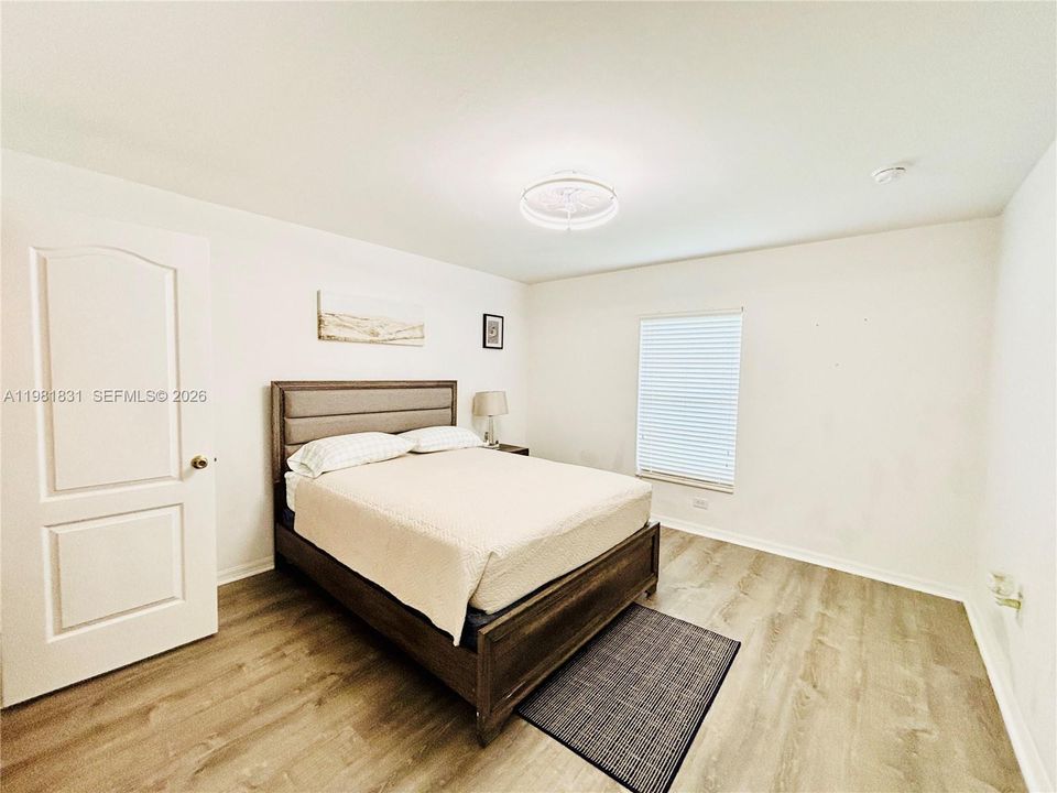 Activo con contrato: $335,000 (3 camas, 2 baños, 1418 Pies cuadrados)