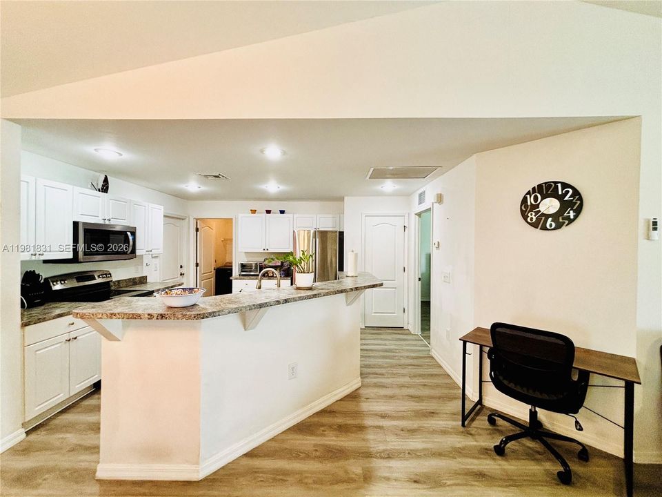 Activo con contrato: $335,000 (3 camas, 2 baños, 1418 Pies cuadrados)