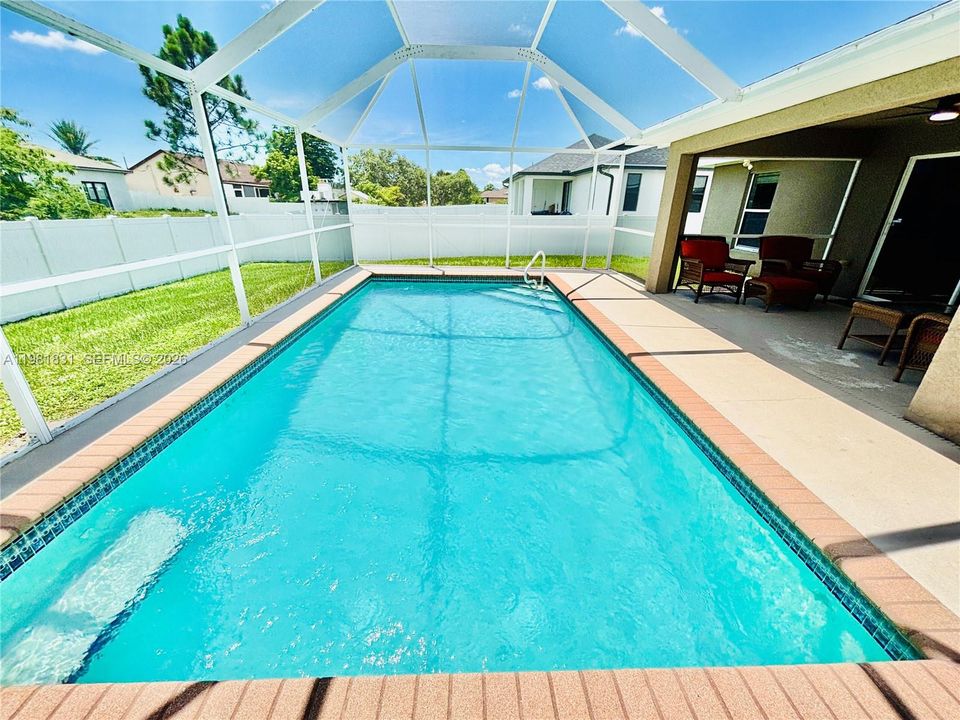 Activo con contrato: $335,000 (3 camas, 2 baños, 1418 Pies cuadrados)