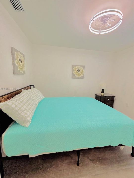 Activo con contrato: $335,000 (3 camas, 2 baños, 1418 Pies cuadrados)