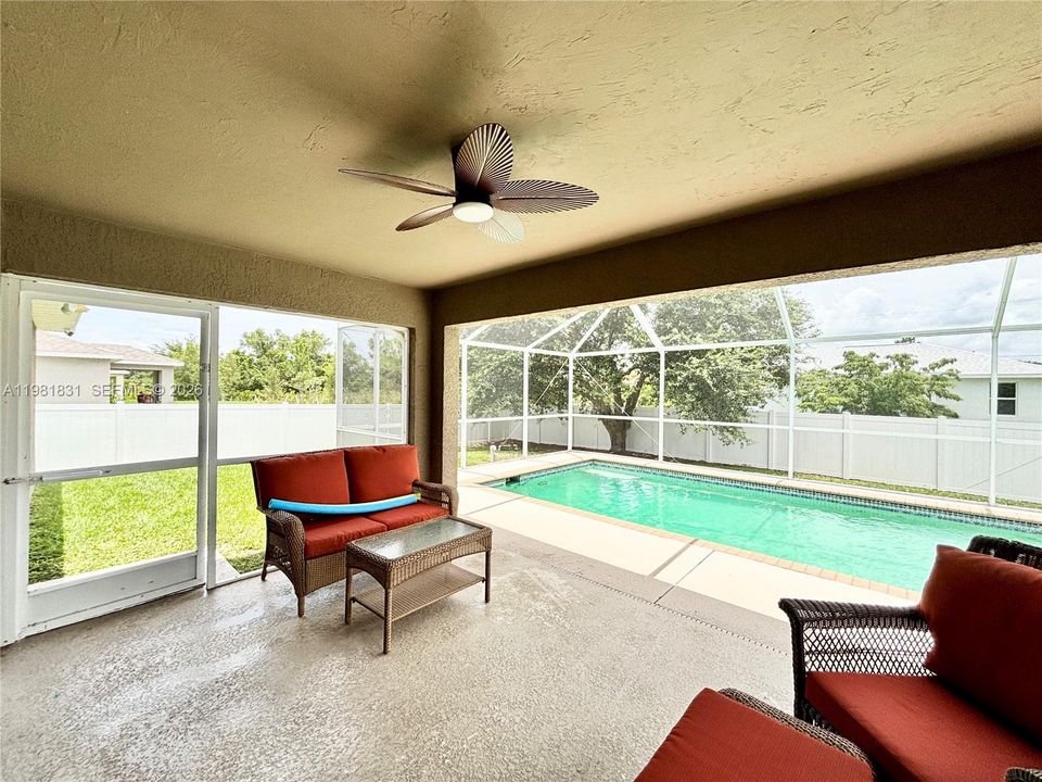 Activo con contrato: $335,000 (3 camas, 2 baños, 1418 Pies cuadrados)