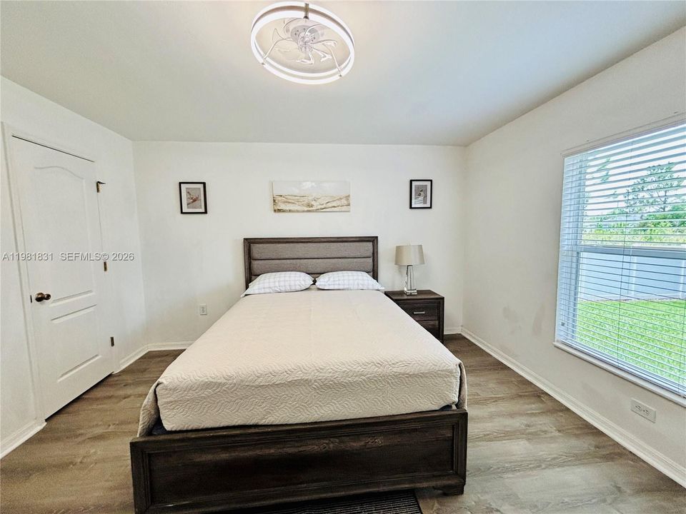 Activo con contrato: $335,000 (3 camas, 2 baños, 1418 Pies cuadrados)