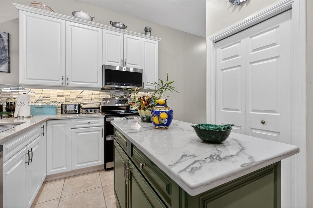 Active With Contract: $824,900 (4 beds, 3 baths, 2425 Square Feet)