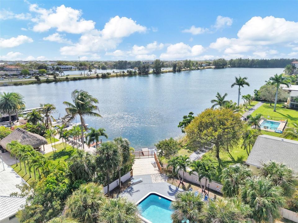 En Venta: $299,999 (3 camas, 2 baños, 1460 Pies cuadrados)