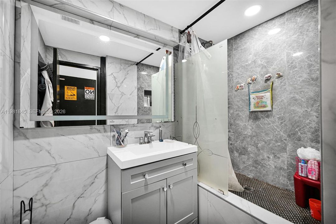 En Venta: $299,999 (3 camas, 2 baños, 1460 Pies cuadrados)