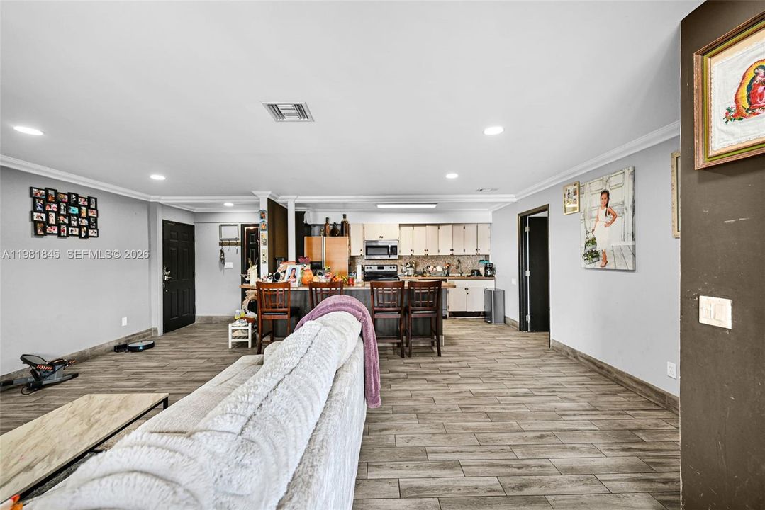 En Venta: $299,999 (3 camas, 2 baños, 1460 Pies cuadrados)