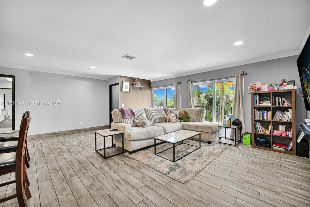 En Venta: $299,999 (3 camas, 2 baños, 1460 Pies cuadrados)