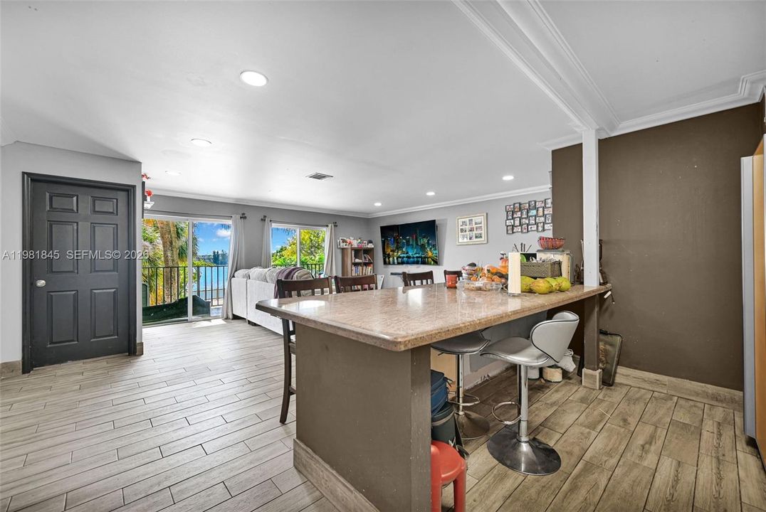 En Venta: $299,999 (3 camas, 2 baños, 1460 Pies cuadrados)