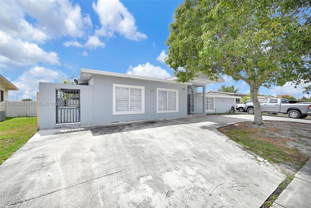 For Sale: $929,999 (6 beds, 4 baths, 2627 Square Feet)