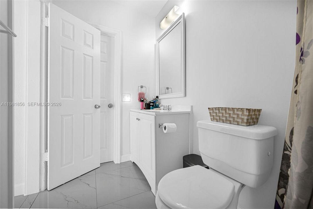 For Sale: $929,999 (6 beds, 4 baths, 2627 Square Feet)