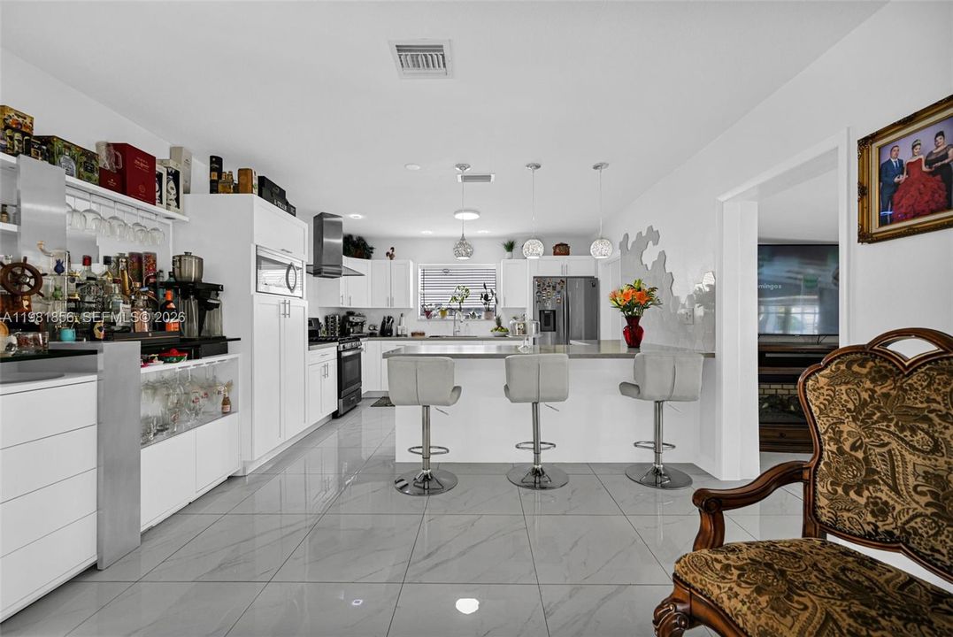 For Sale: $929,999 (6 beds, 4 baths, 2627 Square Feet)
