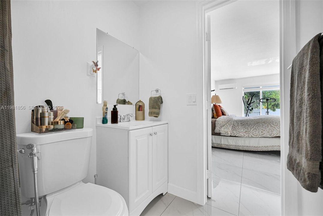 For Sale: $929,999 (6 beds, 4 baths, 2627 Square Feet)