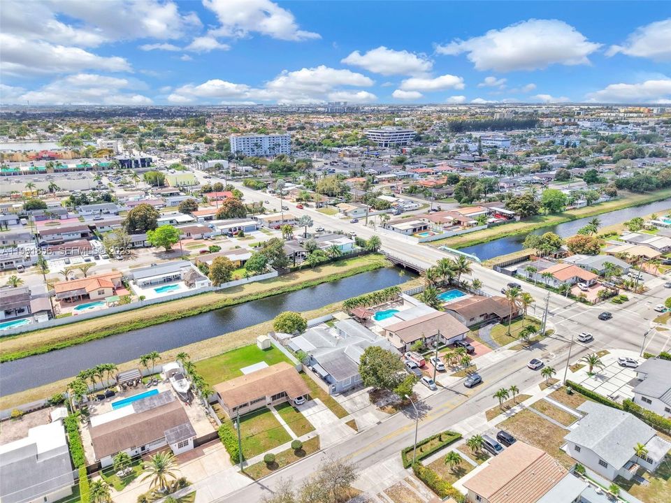 For Sale: $929,999 (6 beds, 4 baths, 2627 Square Feet)