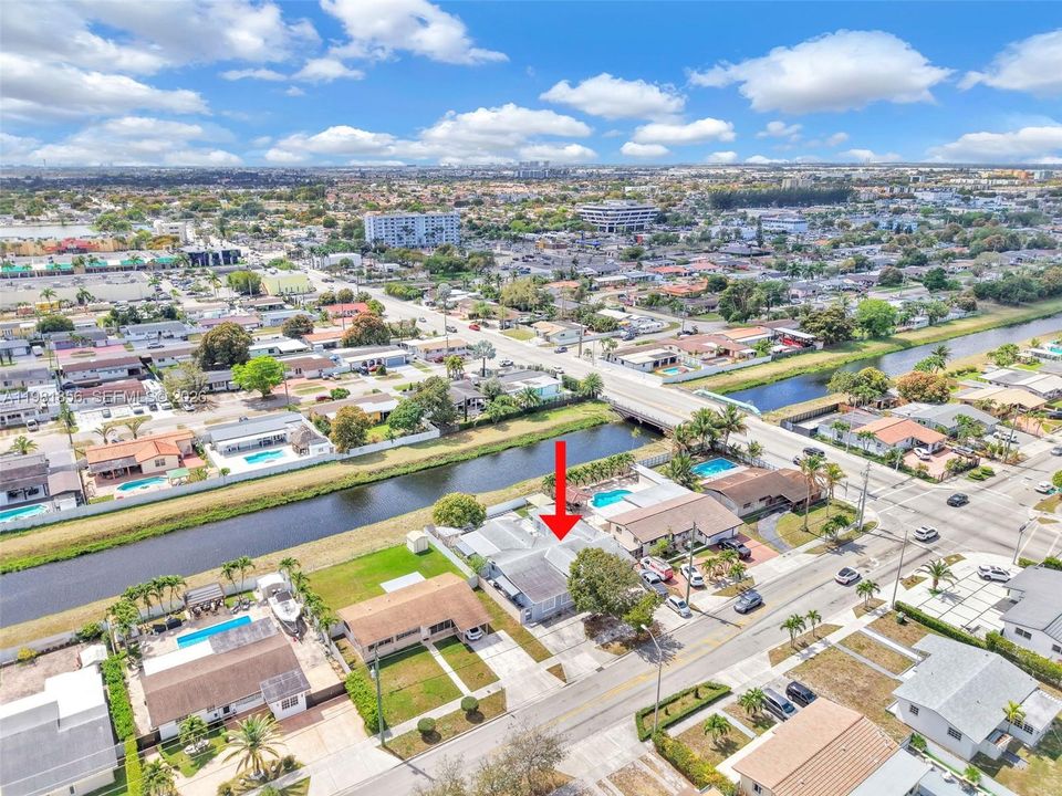 For Sale: $929,999 (6 beds, 4 baths, 2627 Square Feet)